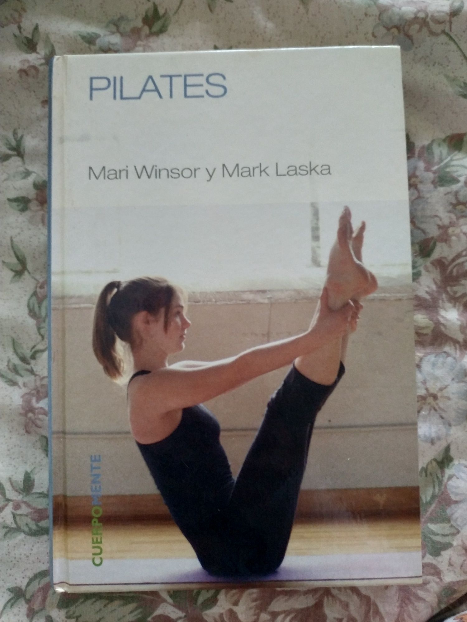 Livro Pilates de Mari Windsor e Mark Laska