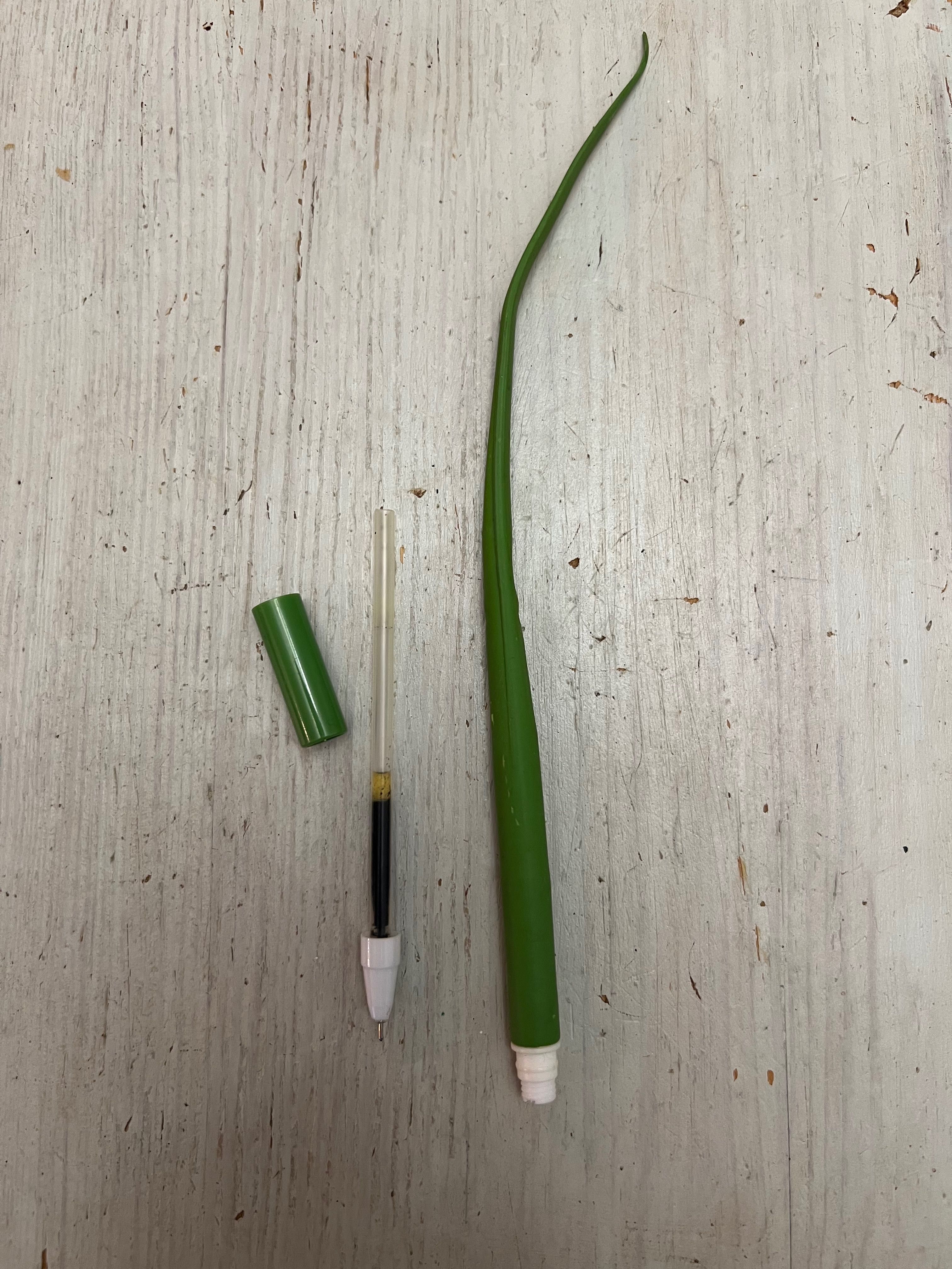 Ручка шариковая, травинка, мягкая, резиновая с пластиковым колпачком