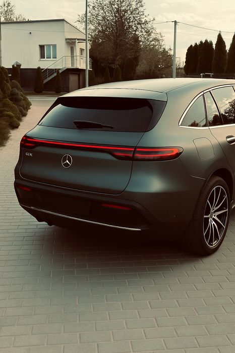 Оренда приватного водія з авто — Mercedes-Benz EQC
