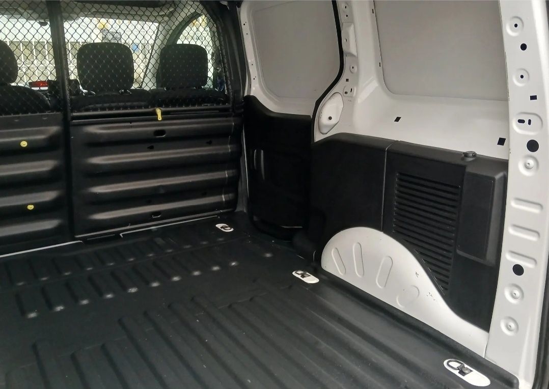 Citroën Berlingo 1.6 HDI 
Iva dedutível 
Marca e Modelo: Citroën Berli
