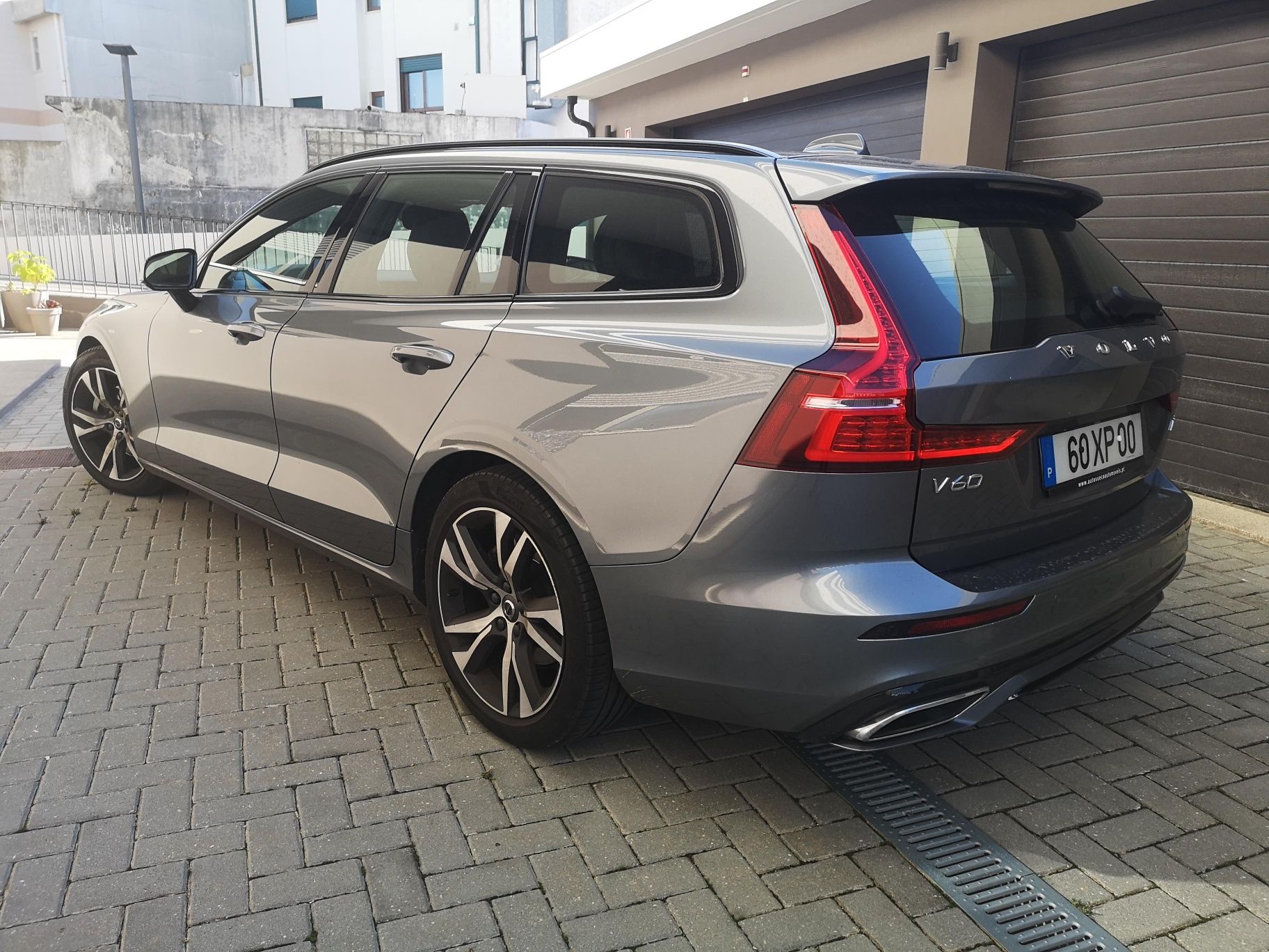 Volvo V60 D4 R-Design 2.0