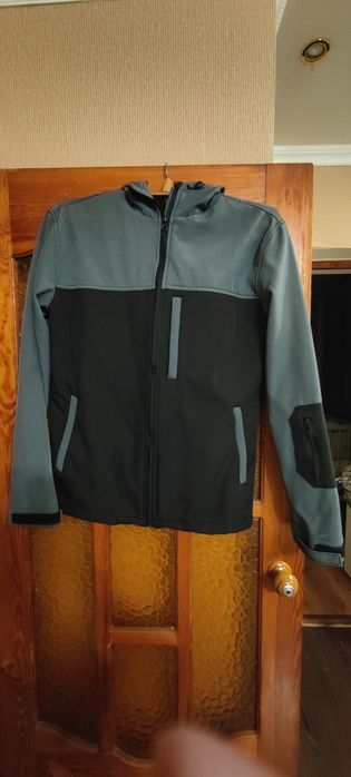 Курточка чоловіча