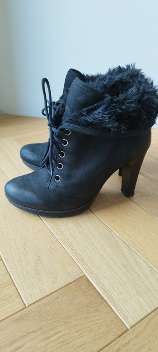 Czarne botki z kożuszkiem 35 wiązane nubuk