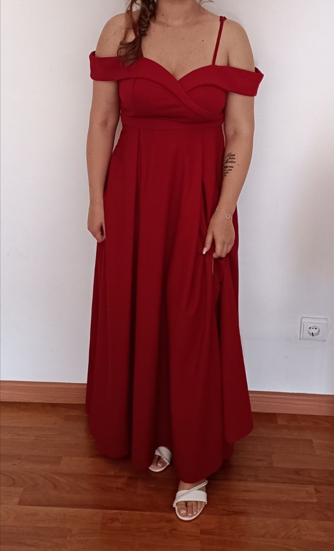 Vestido bordeaux para cerimónia