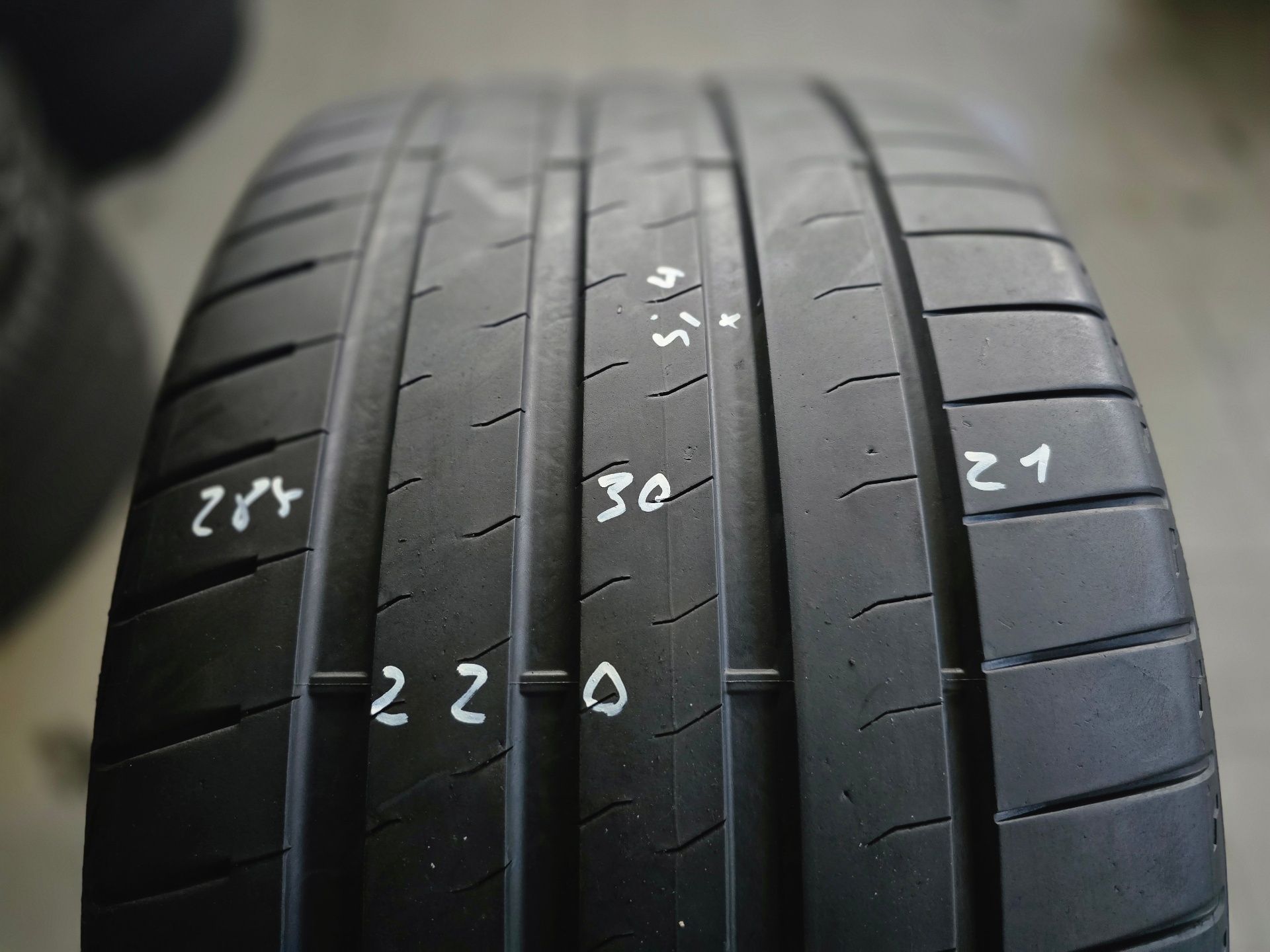 Pneus 285/30 R21 Bridgestone Potenza Sport – 95%