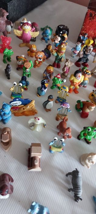 Figurki różne dla dzieci i resoraki
