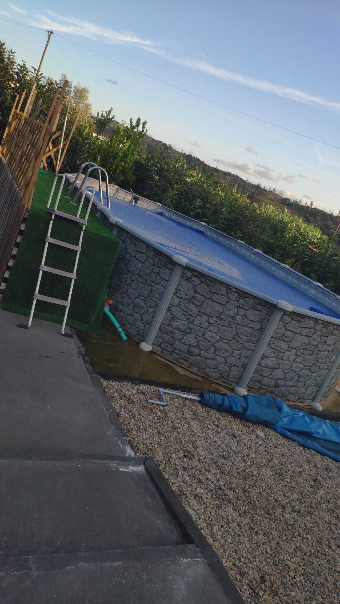 Piscina de superfície - TELA RASGADA