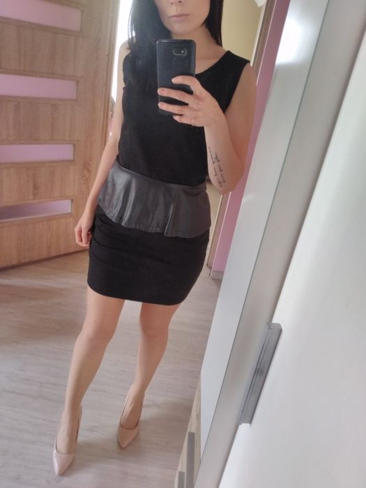 Sukienka mini z baskinką