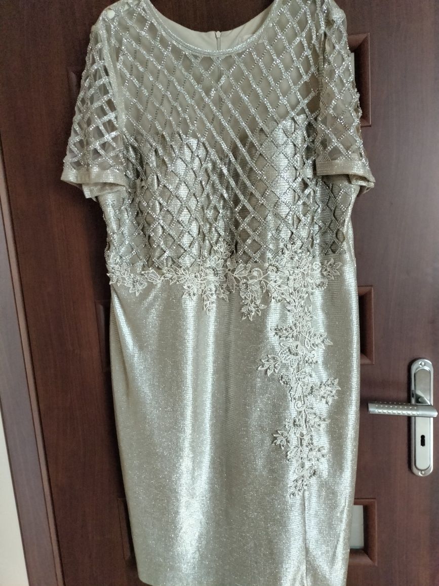 Elegancka złota sukienka 50-52