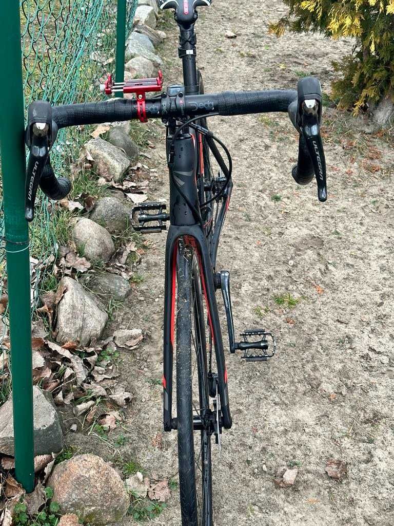Rower Carrera z ramą karbonową na sprzedaż.