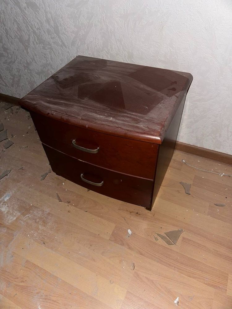 Тумба прикроватная есть кровать