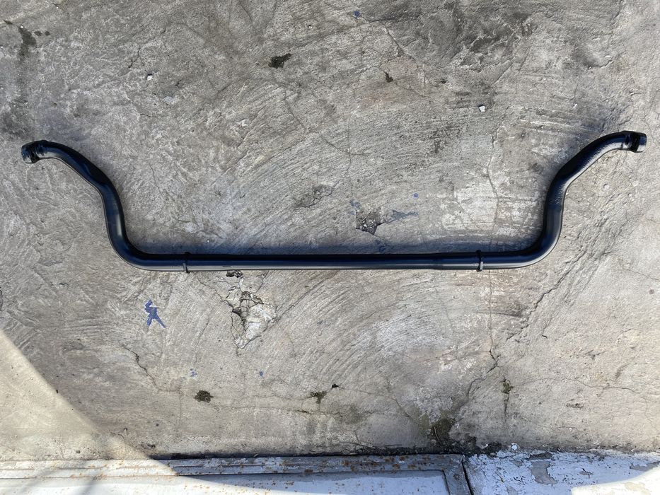 Стабилизатор Стабiлiзатор переднiй Audi  Volkswagen Touareg 7L0411025E