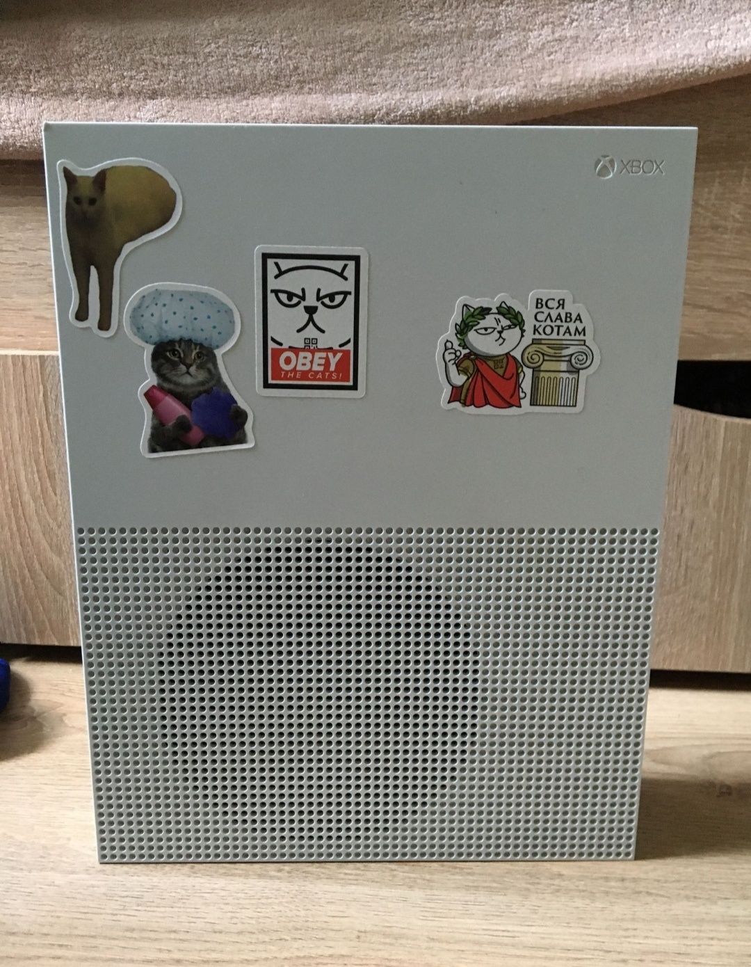 Продам Microsoft Xbox one s 1 tb
