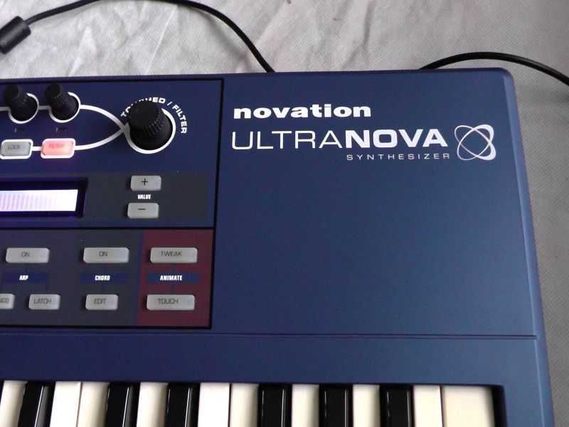 Novation Ultranova mikrofon kabel karton firmowy