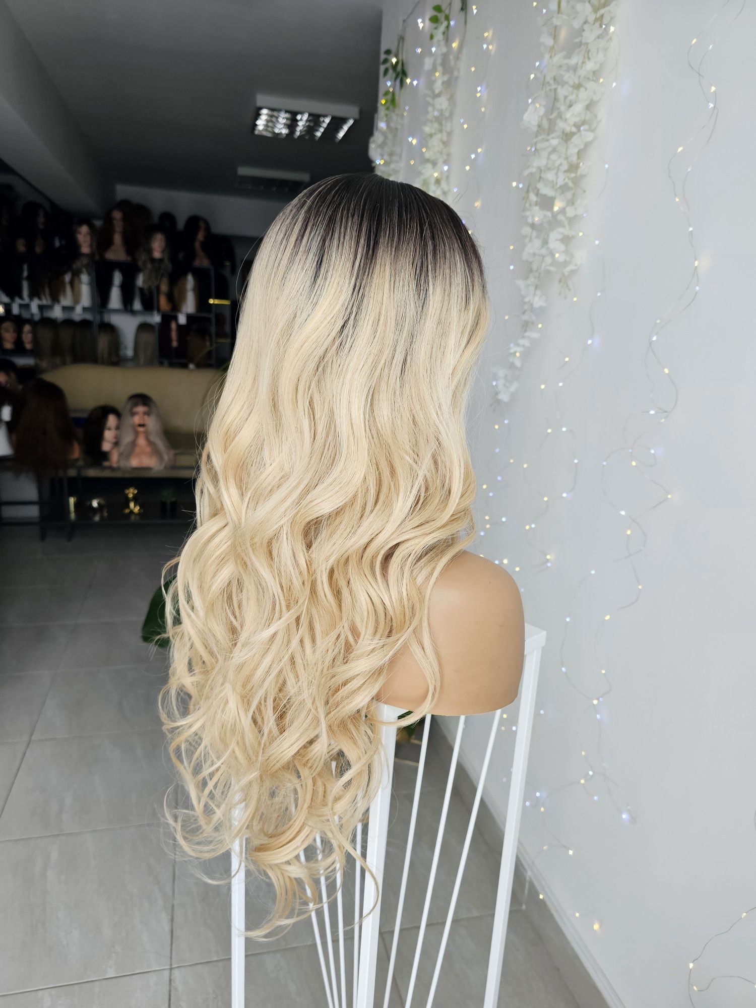 Długa peruka Aria blond fale z odrostem naturalne fale