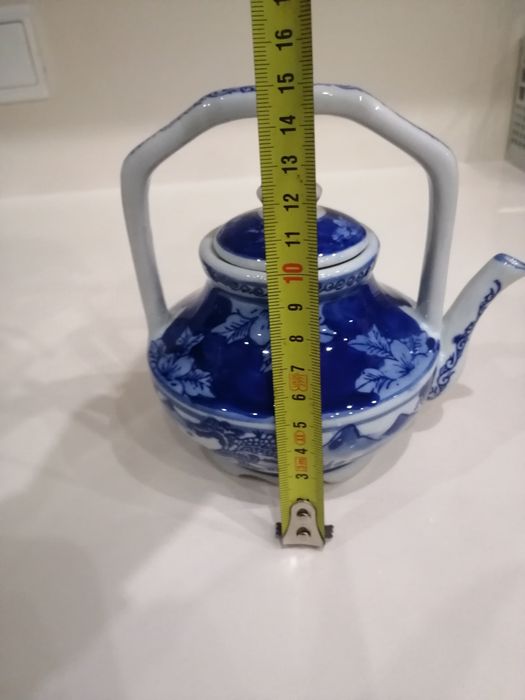 Frascos de chá e bule