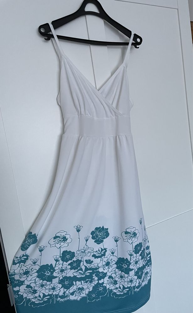 Sukienka biała z niebieskimi kwiatami bon prix 42