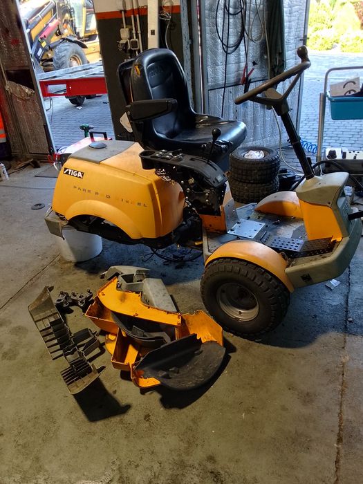 2 szuki Traktorek kosiarka  stiga park diesel zamiatarka  pług do śnie