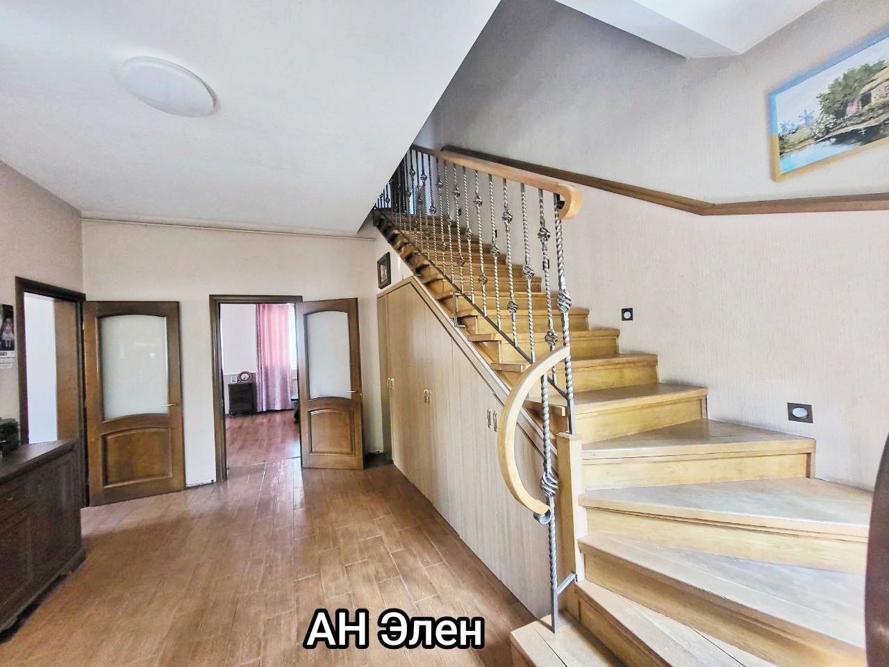 Отдельный дом на поселке возле моря
