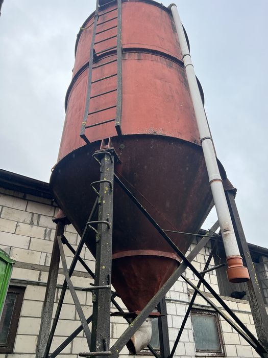 Zbiornik do zboża po cemencie