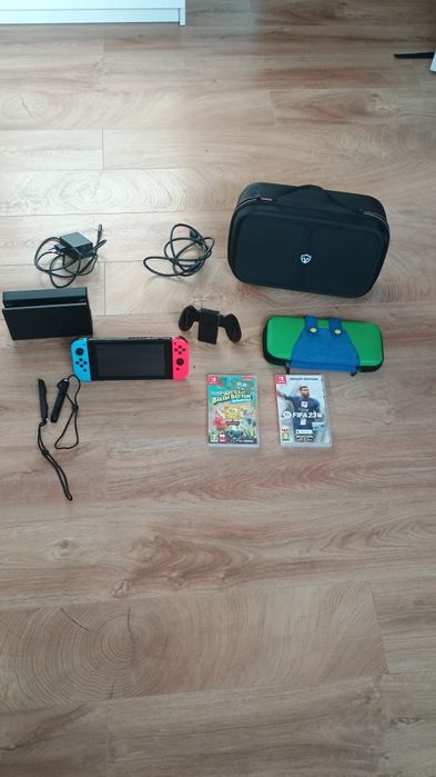 Konsola Nintendo Switch + kontrolery +2xetui +2xgry