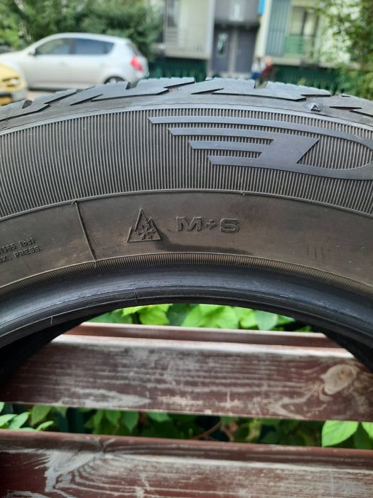 Продаю зимние шины Debica Frigo