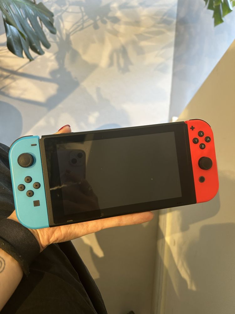 Nintendo Switch + extras
