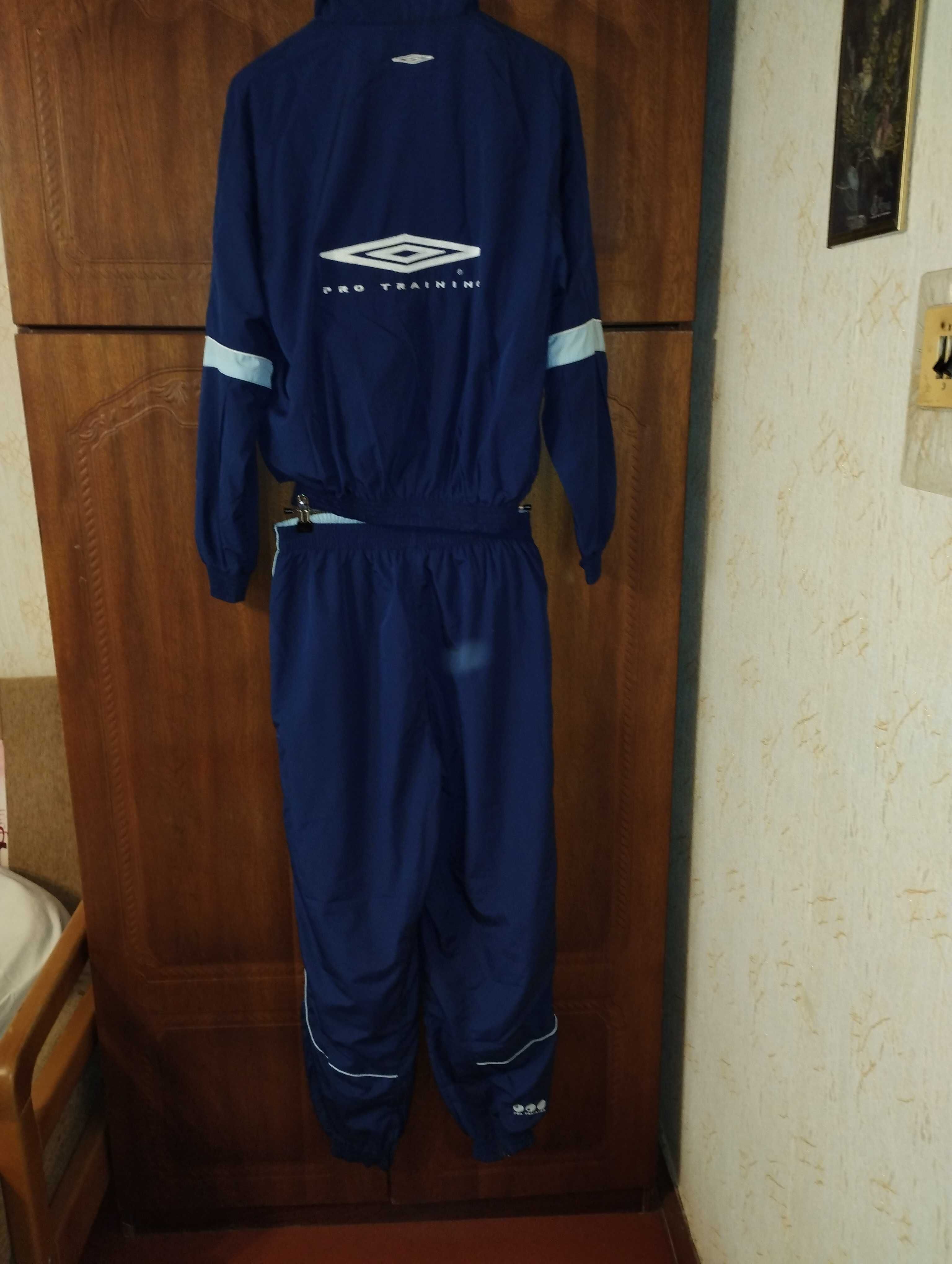 Костюм спортивний UMBRO.