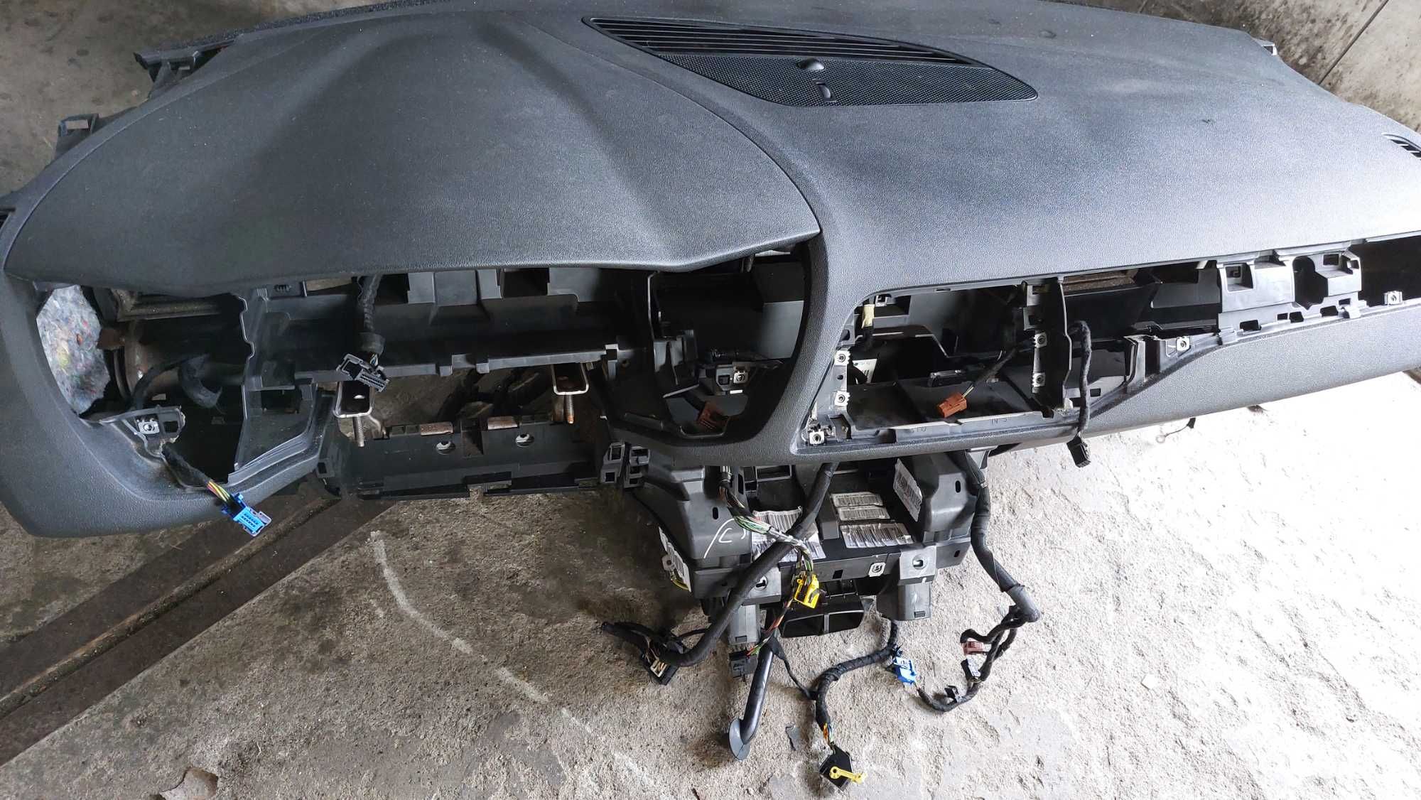 CITROEN C5 III x7  konsola, deska rozdzielcza  z poduszkami  KPL