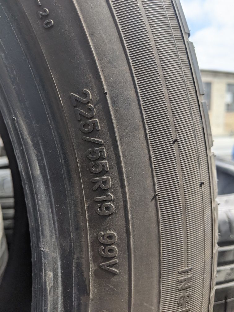 225/55R19 TOYO Japan