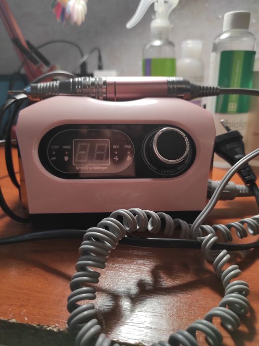 Розпродаж матеріалів для манікюру