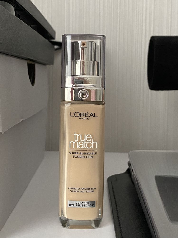 Тональний Loreal