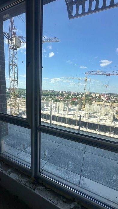 Продаж 2 км квартири в сучасному ЖК поруч з озером