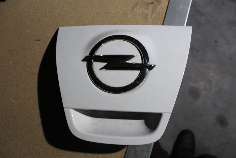 Klamka otwierania tylnej klapy Opel Astra J rok 2011 HB wersja 5D