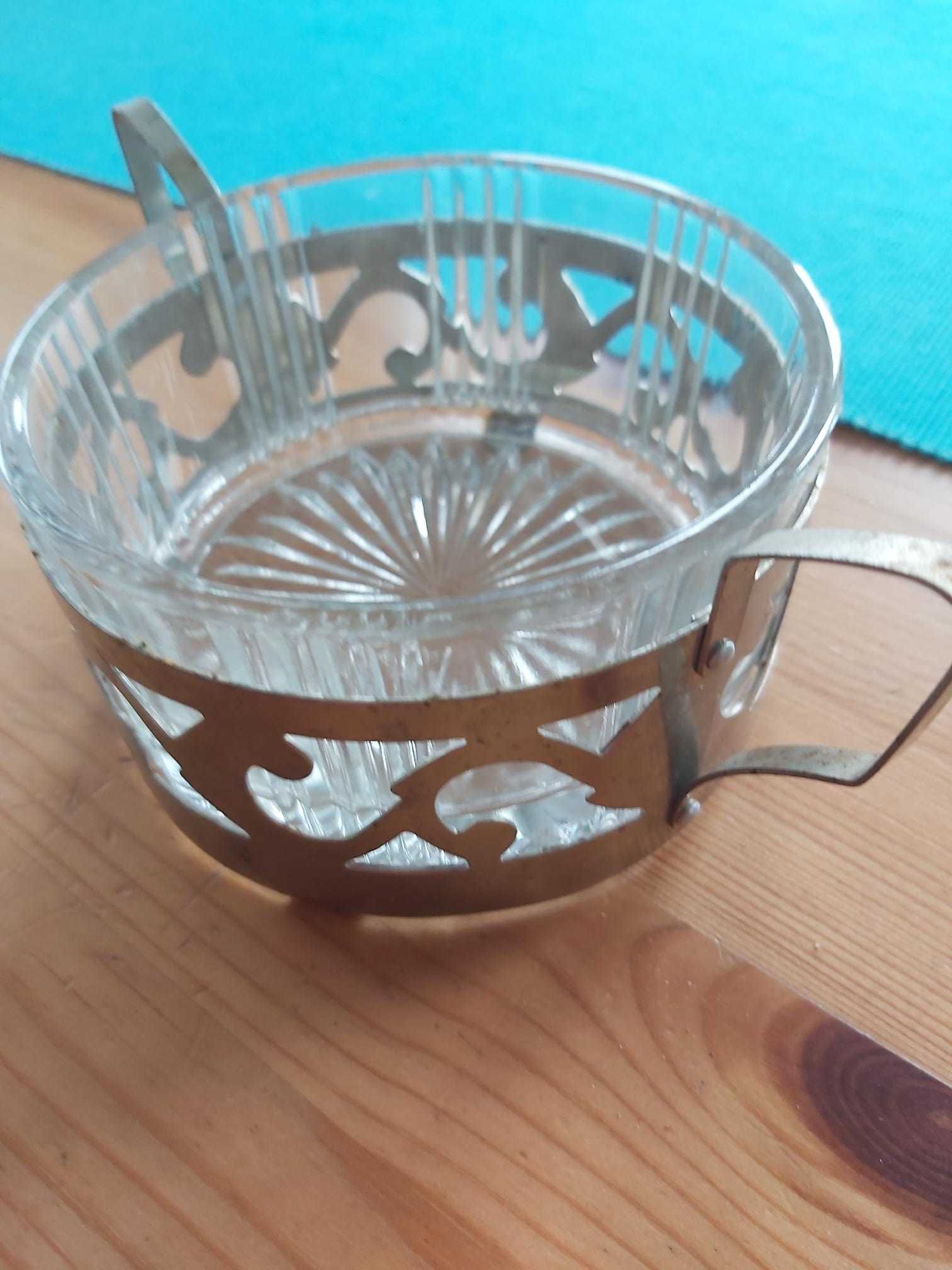 Cukiernica szklana w stalowym koszyczku