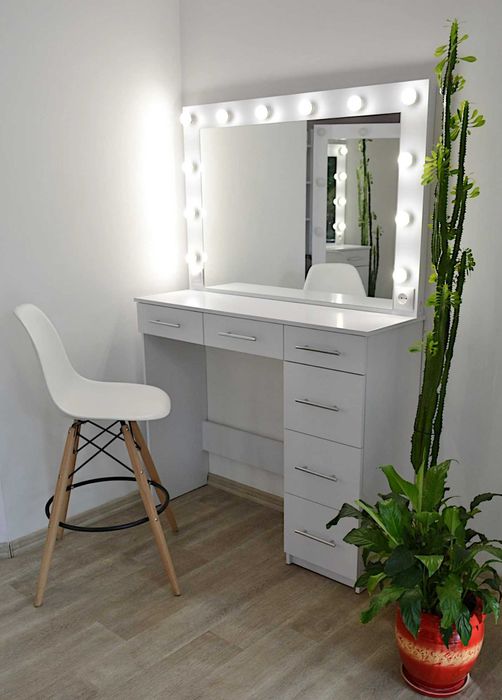 Професійний макіяжний туалетний столик з підсвіткою, під високий стул