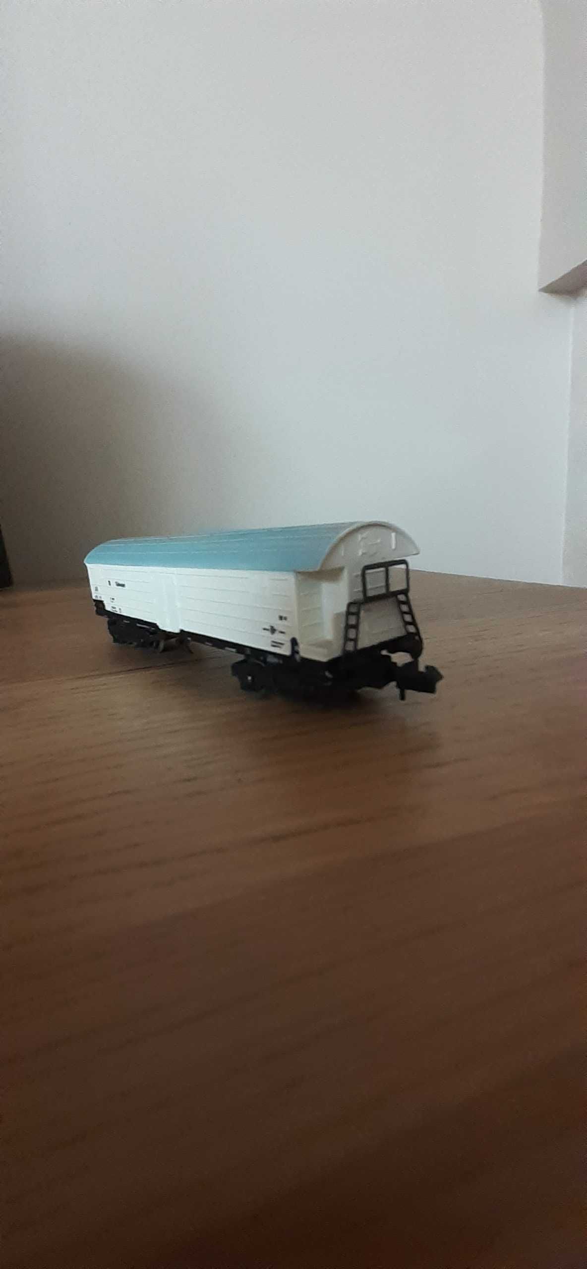 PIKO Lokomotywa spalinowa z 5 wagonami Skala N