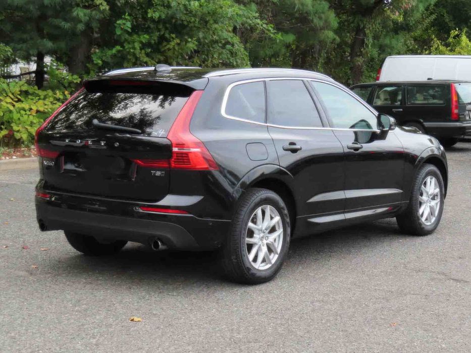 Volvo XC60 T5 Momentum      2019