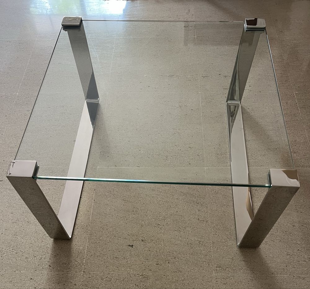 Mesa baixa de vidro 64 cm de kargura por 34 cm de altura