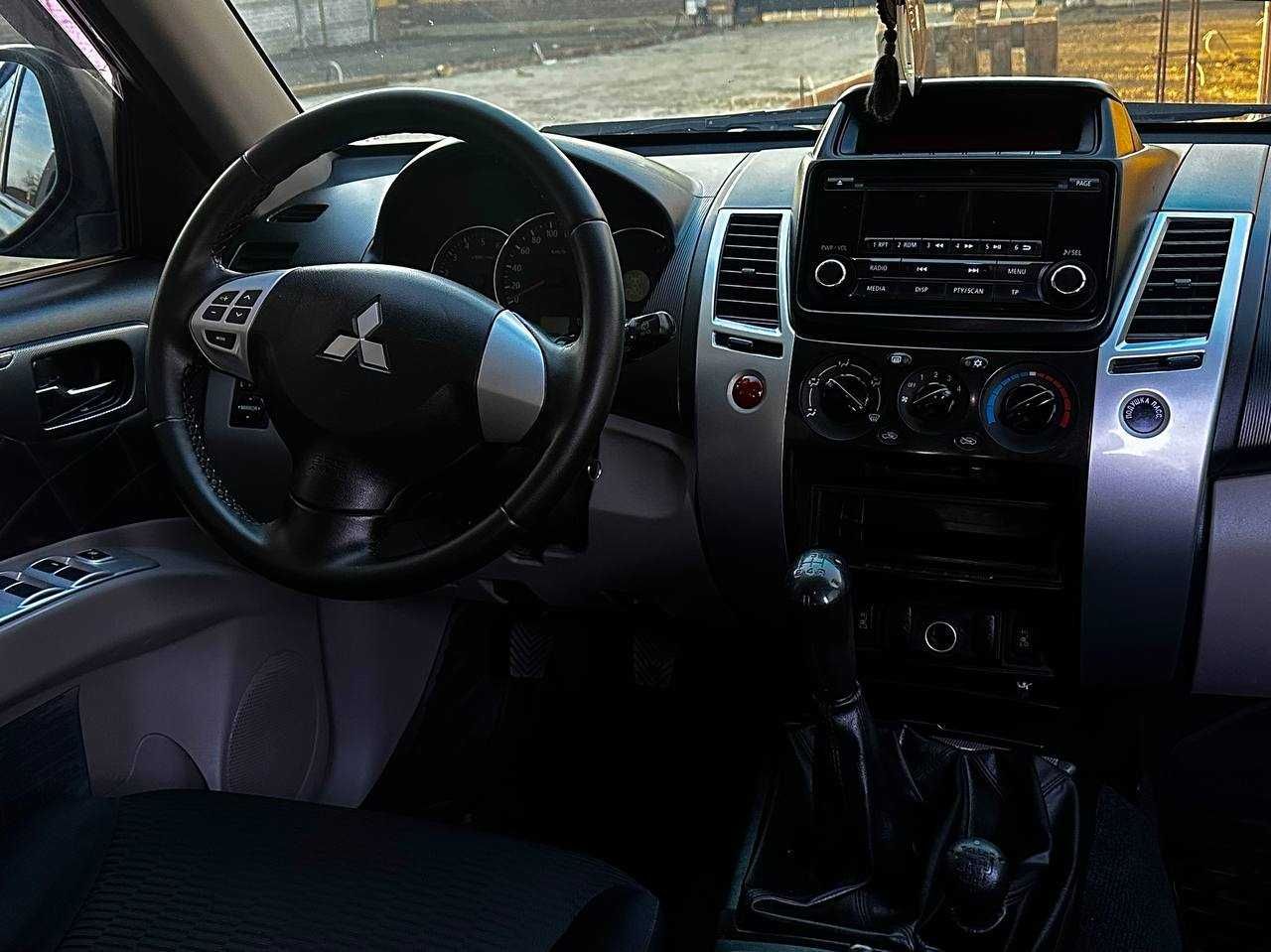 Продам свой любимый автомобиль " Mitsubishsi Pajero Sport "