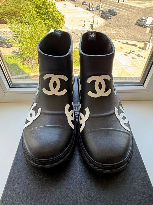 Гумові чоботи від Шанель