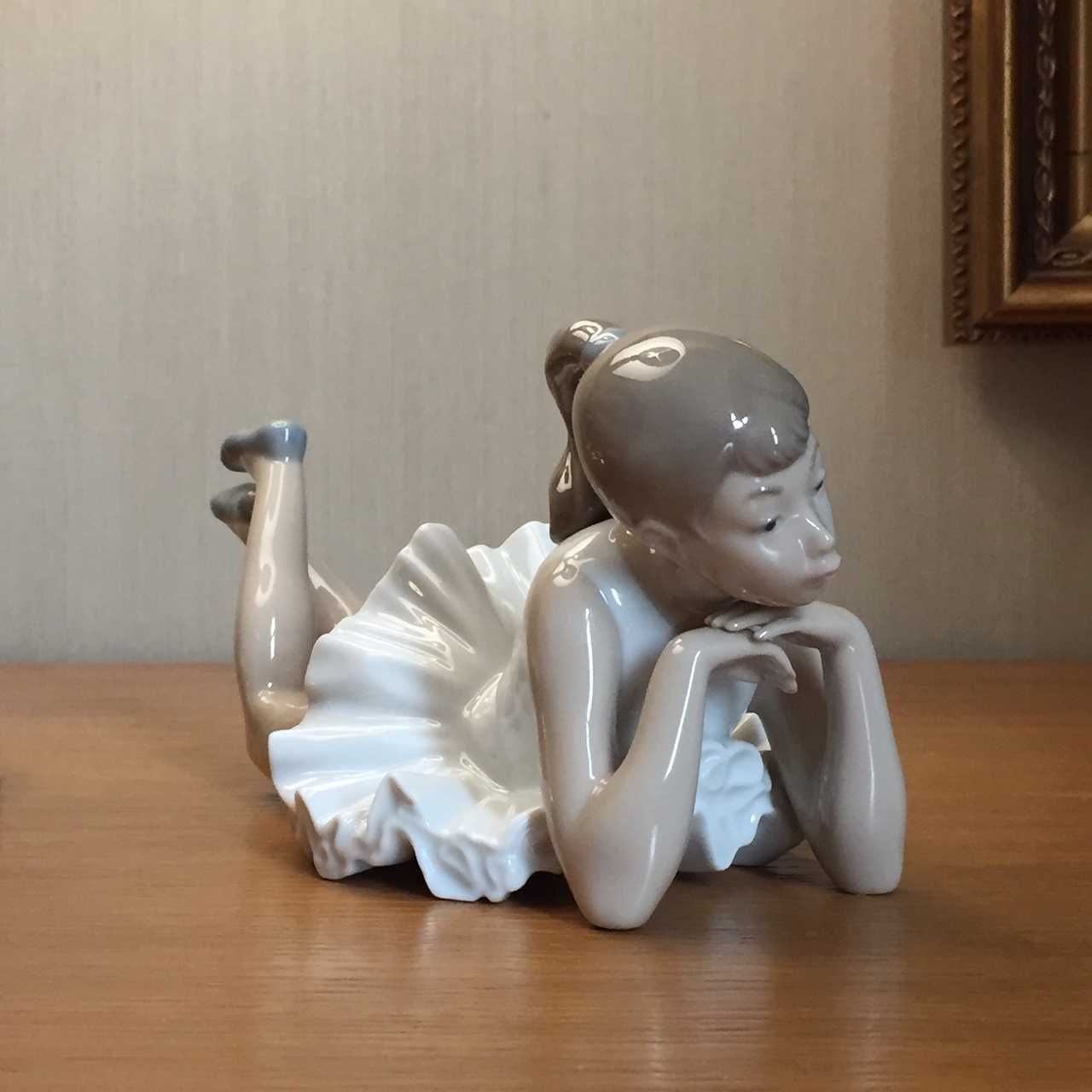 Фарфоровая статуэтка Nao (by Lladro) «Задумчивая балерина».