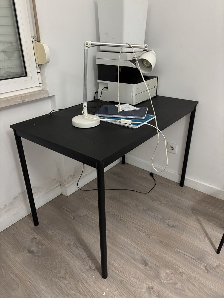 Mesa e 2 cadeiras e 2 bancos IKEA