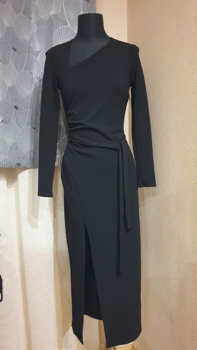 Платье с разрезом ZARA S