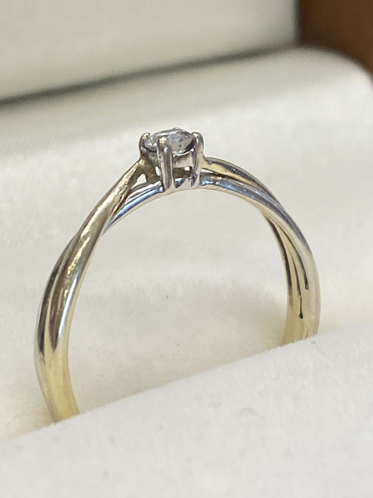 Złoty Pierścionek z diamentem 0.12 ct JUBITOM . CERTYFIKAT