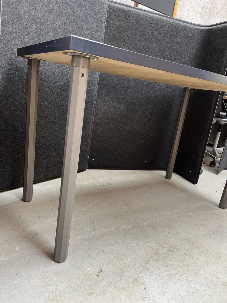 Mesa de estudo azul