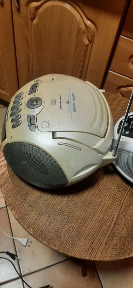 Radio CD Watson model RP 5879 radio sprawne bialy drugi uszkodz gratis