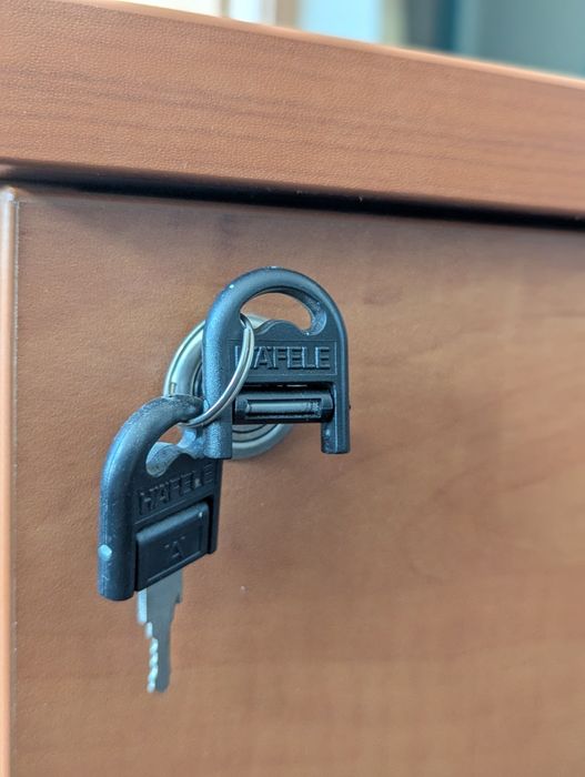 Biurko narożne biurowe. 6 sztuk. + Kontenerek.