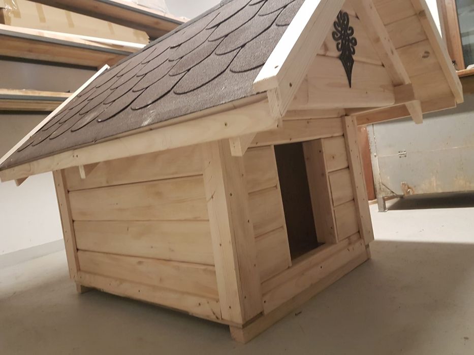 Ocieplana solidna buda dla psa