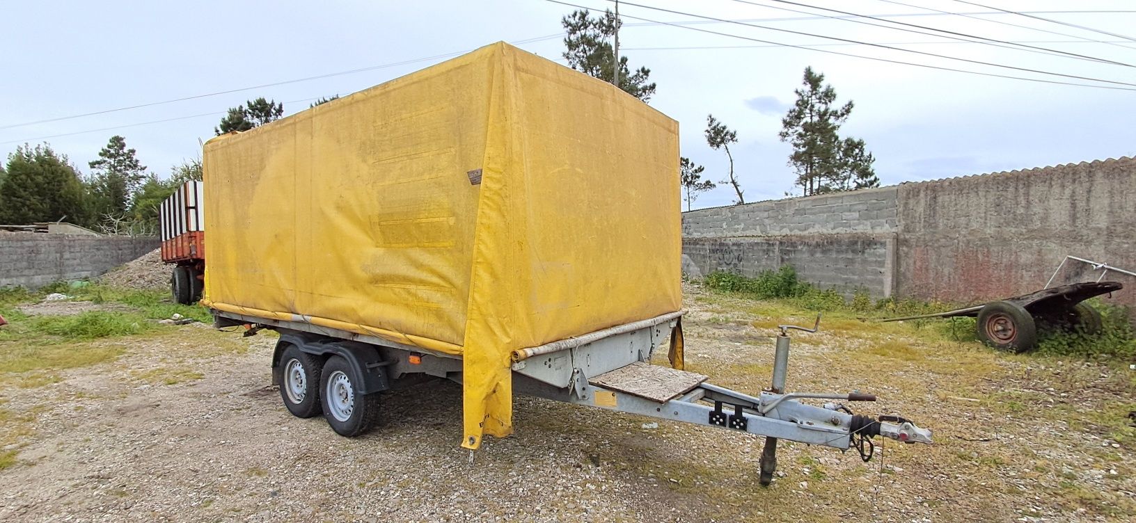Reboque de mercadorias marca Daltec 3500 kgs